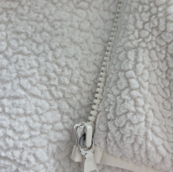 Uniqlo Women's Cream Fleece Jacket - Picture 6 of 8